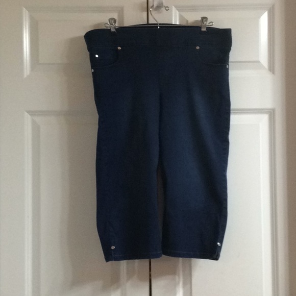 gloria vanderbilt all around slimming effect avery capris